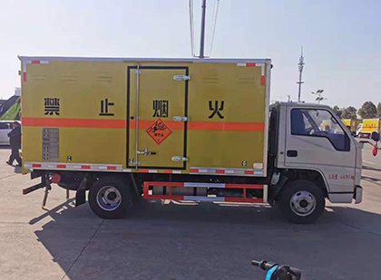 仁化爆破器材运输车工人安全操作规范与智能技术保障